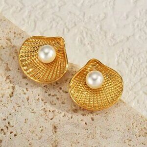 18K Gold Plated Shell  Pearl Stud Earrings